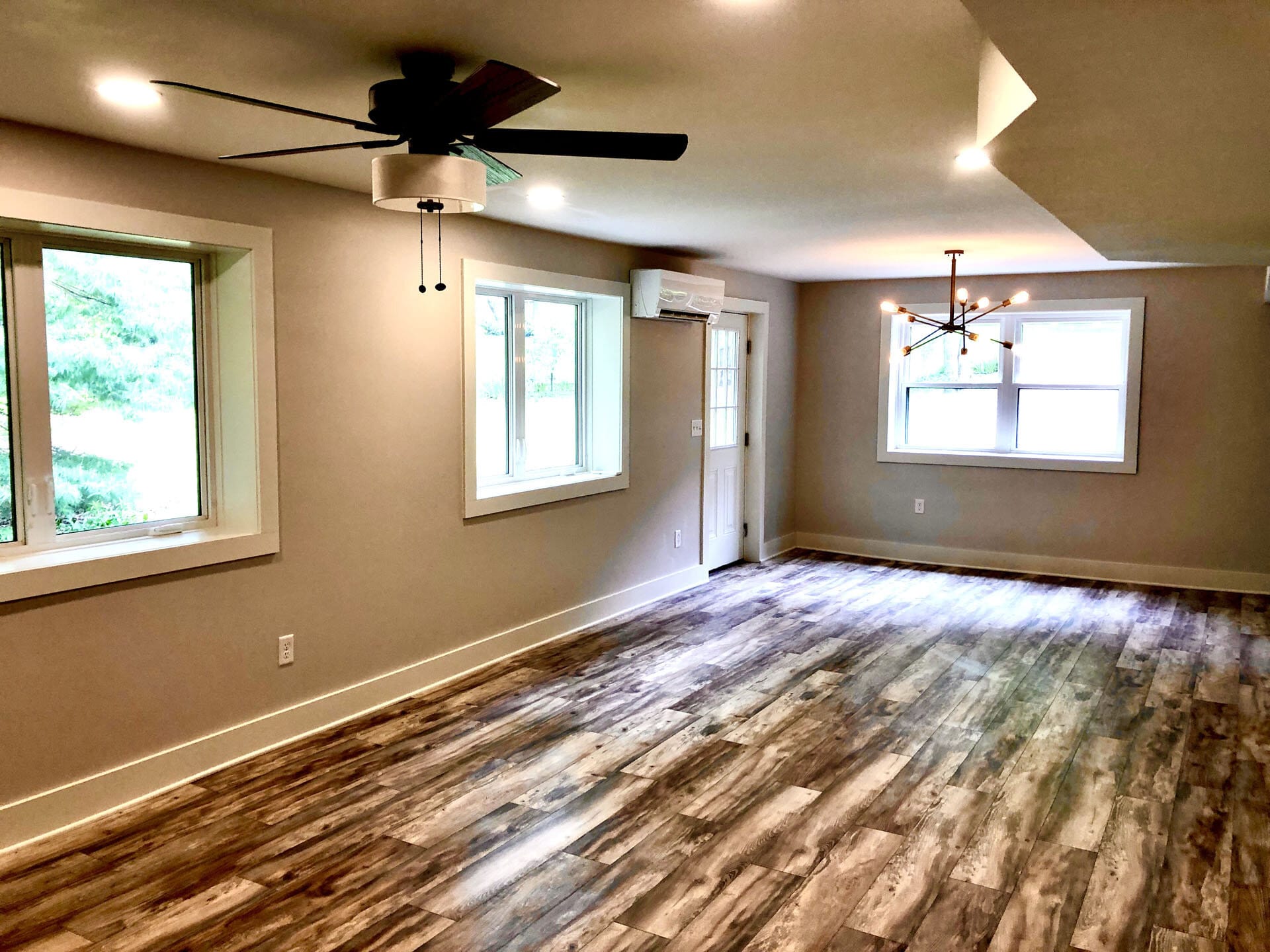 Modern living room with ceiling fan